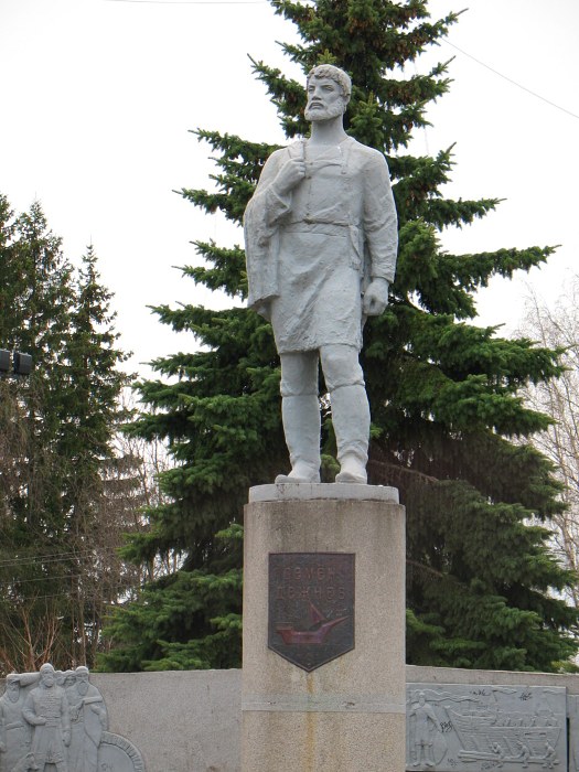 Памятник Семёну Дежнёву в Великом Устюге